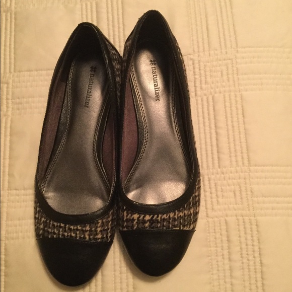 Naturalized Size 8 flats - Picture 1 of 3